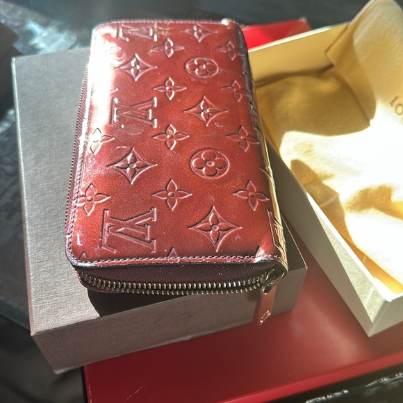 Louis Vuitton Long Organizer Wallet in Burgundy
Authentic - Picture 4 of 6
